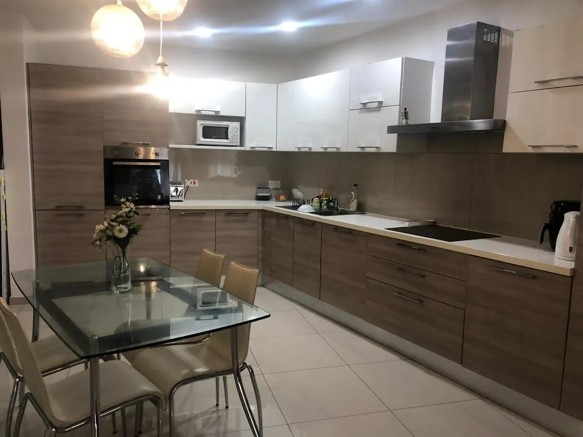 Apartment Flat Near Paceville And St Julian Is-Swieqi