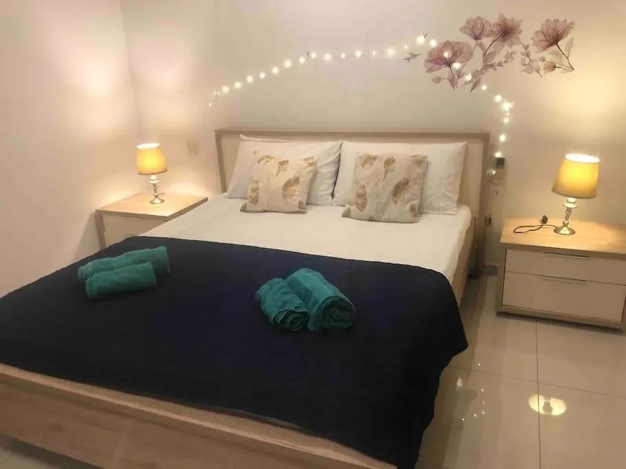 Flat Near Paceville And St Julian Is-Swieqi Apartment