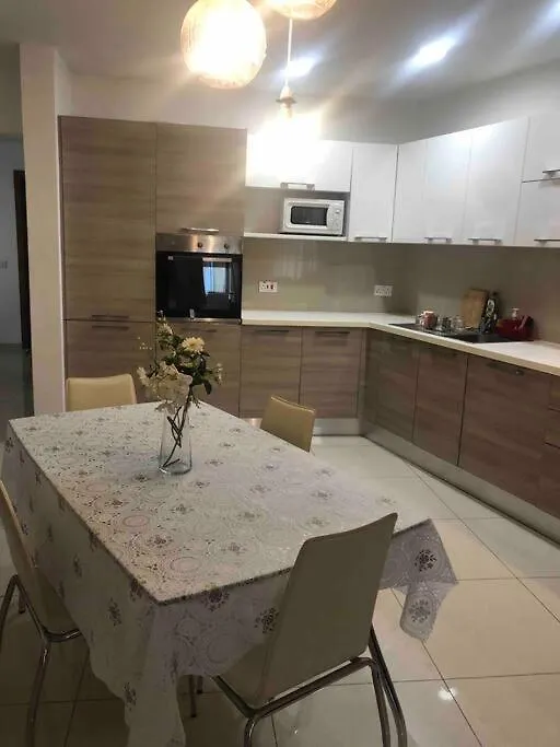 Apartment Flat Near Paceville And St Julian Is-Swieqi