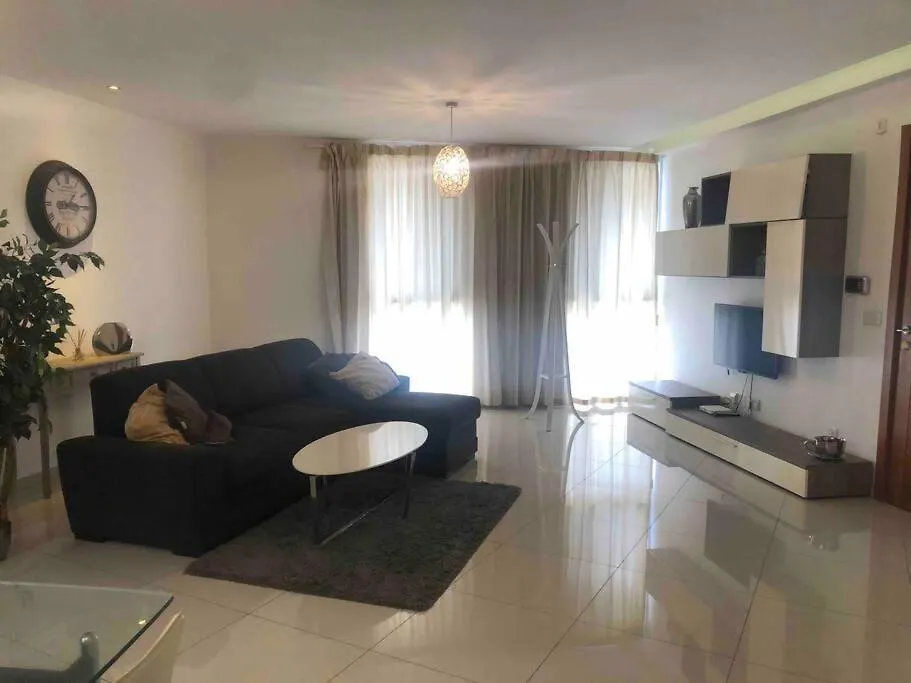 Apartment Flat Near Paceville And St Julian Is-Swieqi