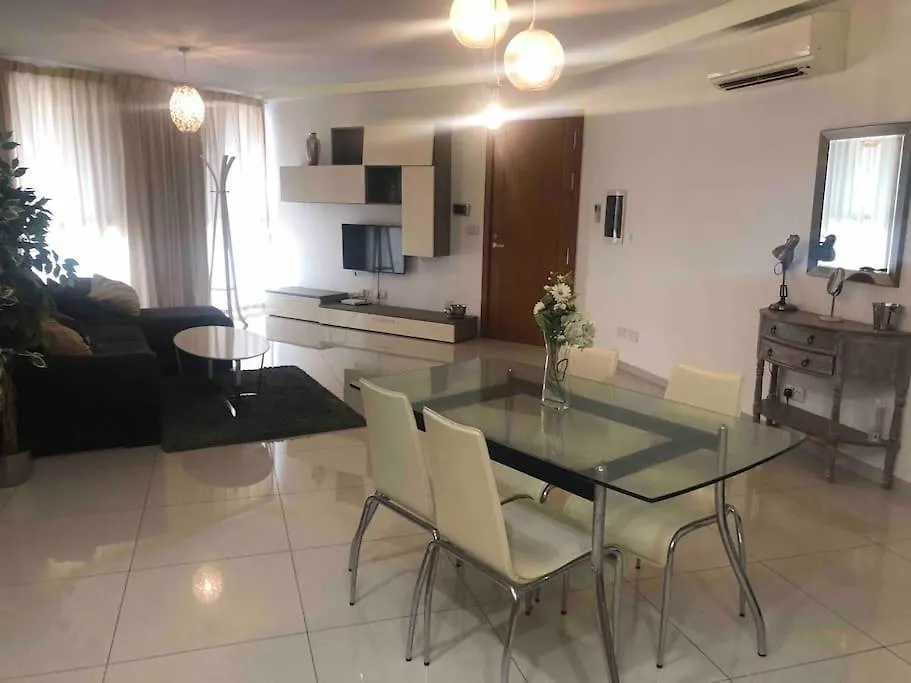 Apartment Flat Near Paceville And St Julian Is-Swieqi